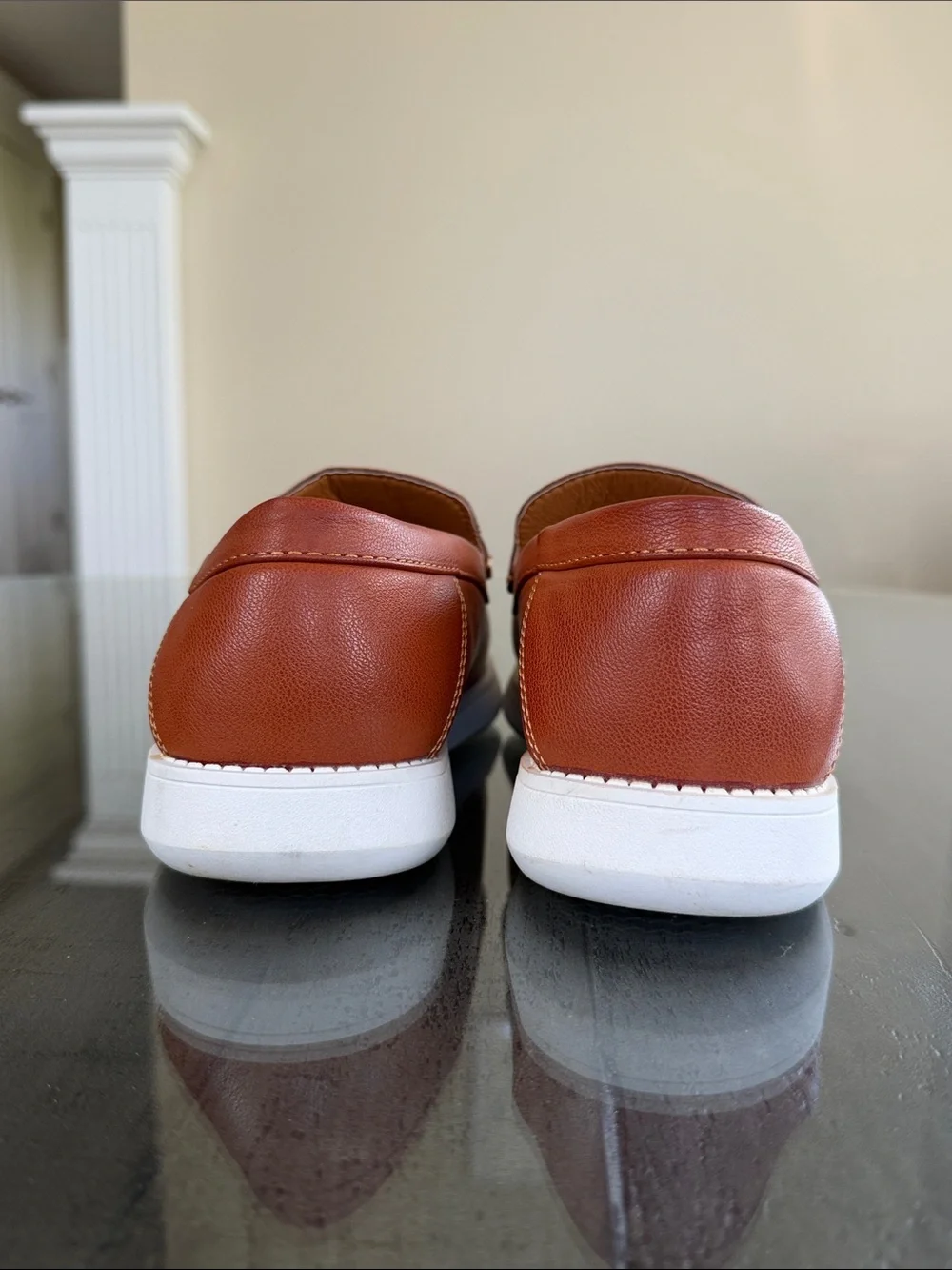 Tahari Hipster Men’s Slip-On Loafers in Cognac and Tan with White Sole. Size 8.5